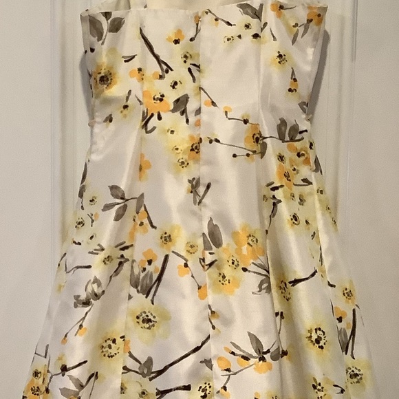 Vintage J Howard Sundress Size 6 White with Yellow Flowers Fully Lined - Picture 4 of 16